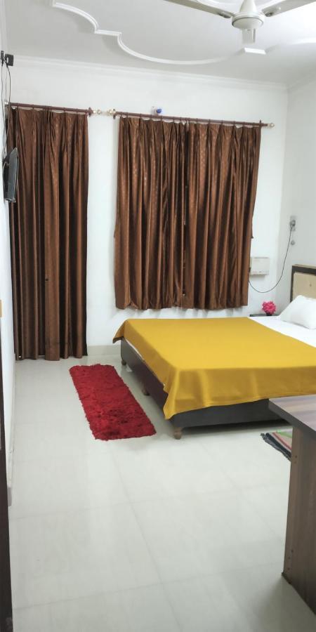 Varuna Palace-fully Vaccinated Staff Homestay Varanasi