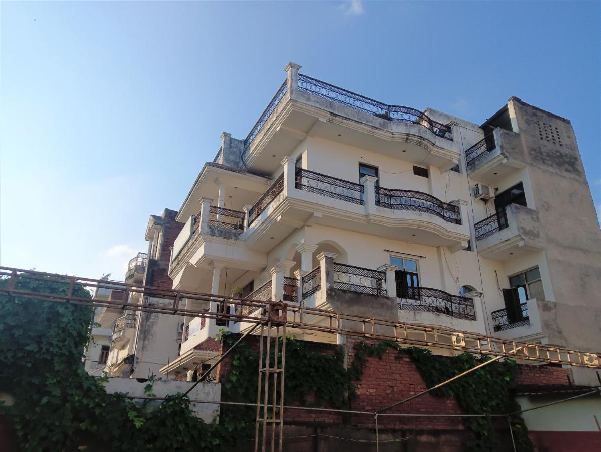 Homestay Varuna Palace-fully Vaccinated Staff Varanasi