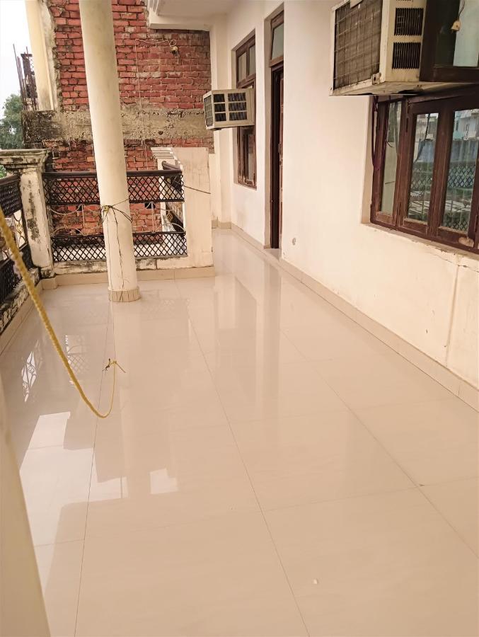 Homestay Varuna Palace-fully Vaccinated Staff Varanasi