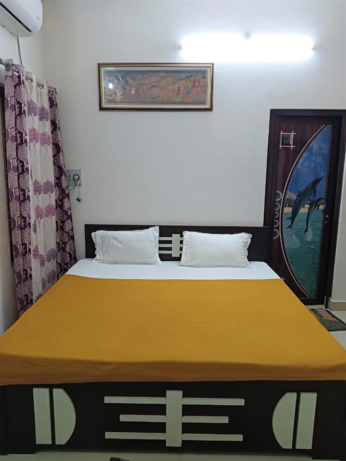 Homestay Varuna Palace-fully Vaccinated Staff *