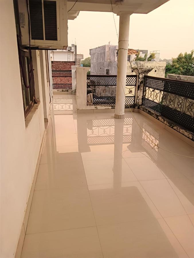 Varuna Palace-fully Vaccinated Staff * Varanasi