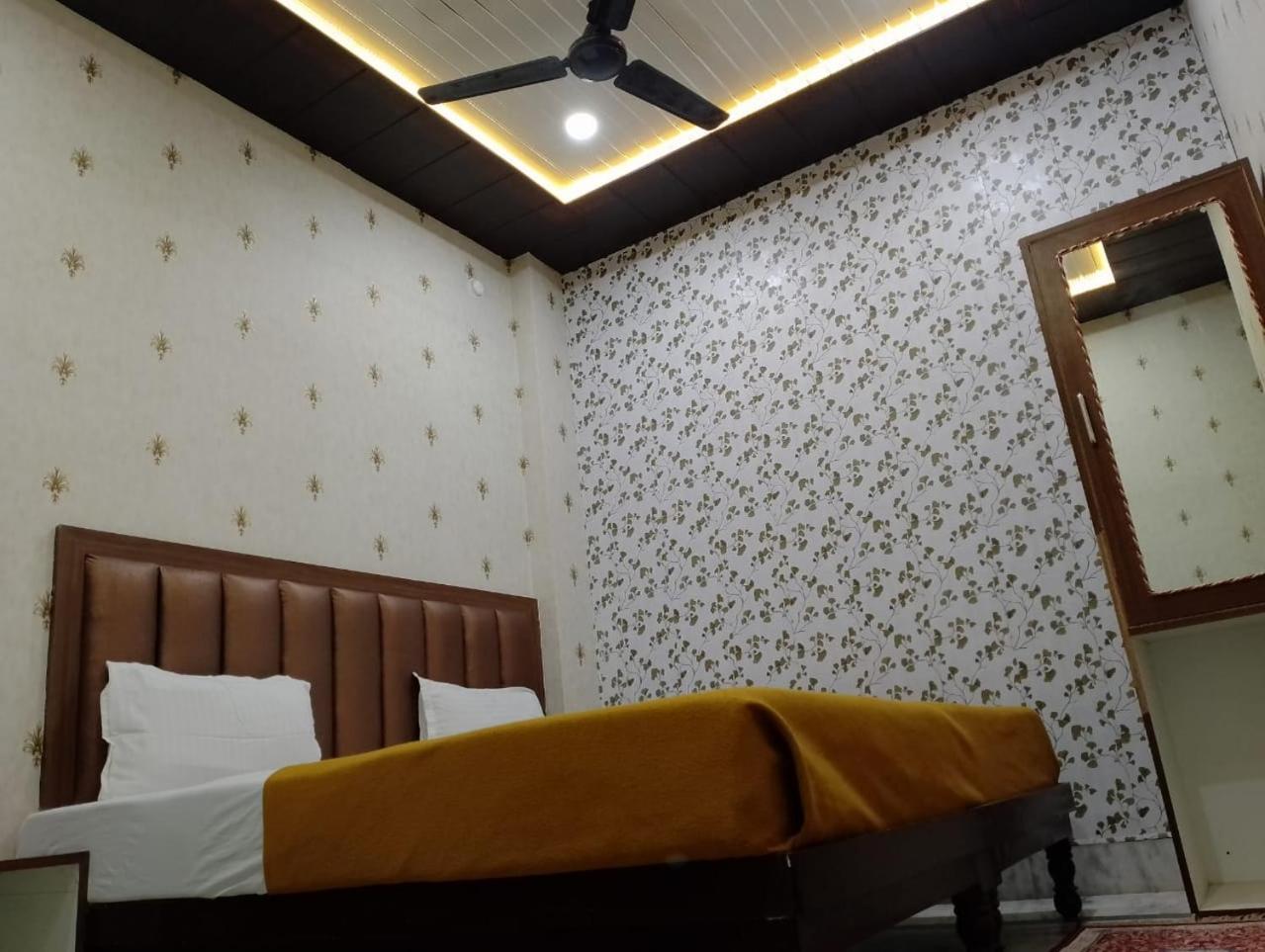 Varuna Palace-fully Vaccinated Staff Homestay *