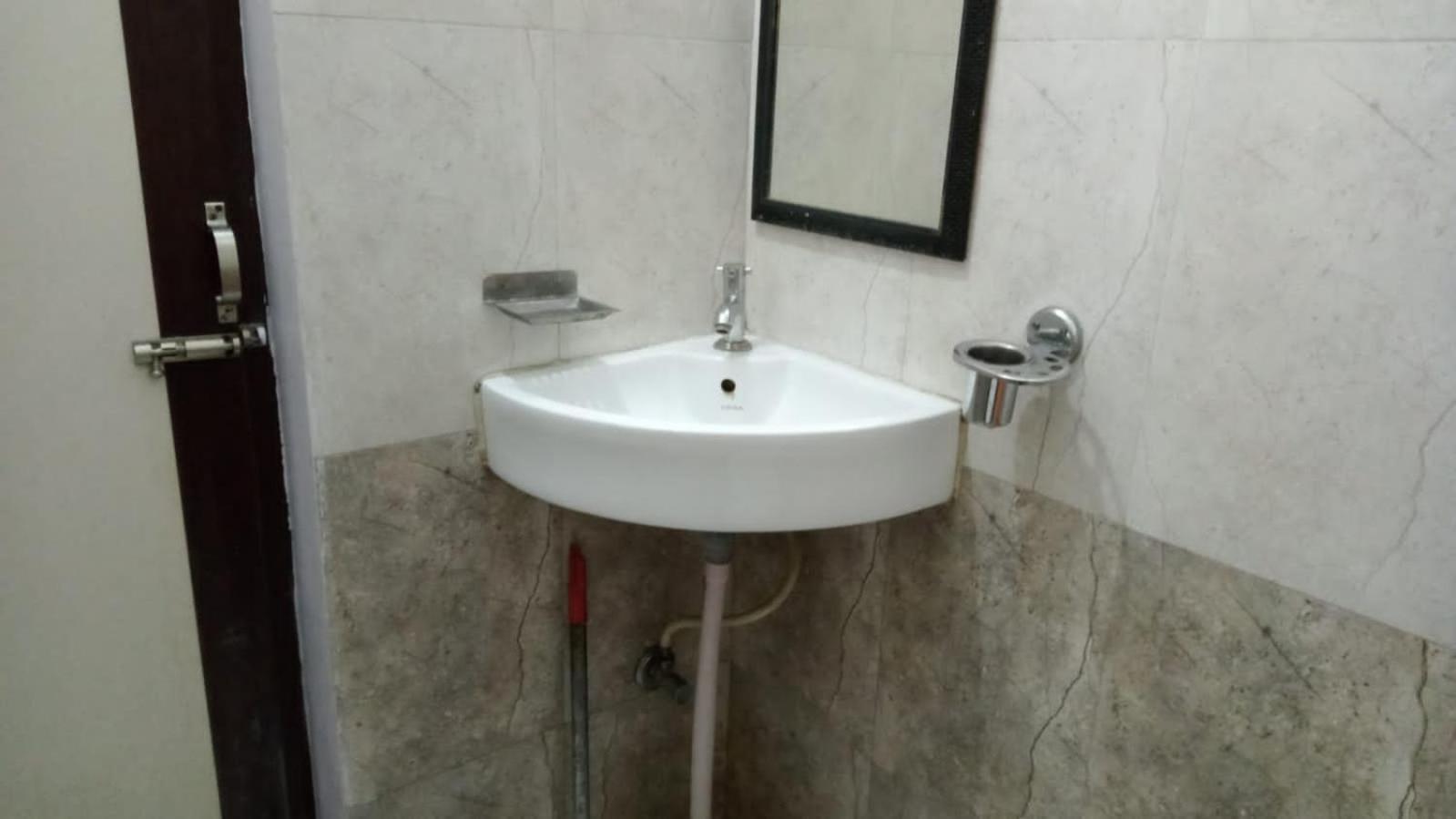 Varuna Palace-fully Vaccinated Staff * Varanasi