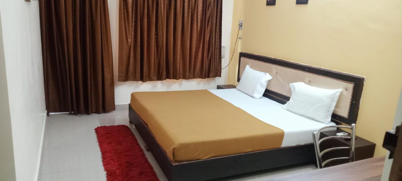 Varuna Palace-fully Vaccinated Staff Homestay Varanasi