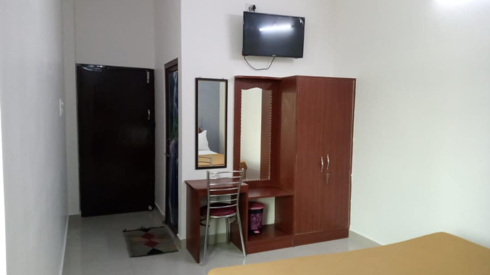 Varuna Palace-fully Vaccinated Staff Varanasi